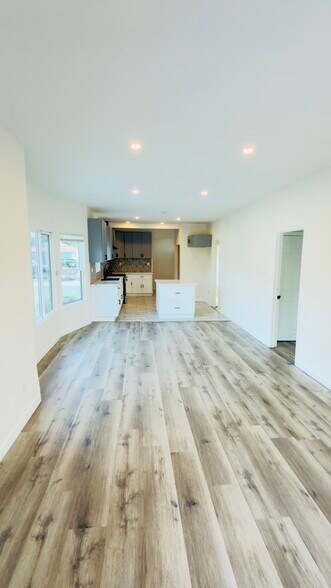 Building Photo - 1162 E 46th St