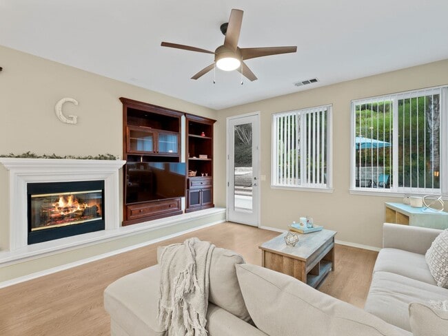 Building Photo - Cozy Stevenson Ranch Home on a Quiet Cul-D...