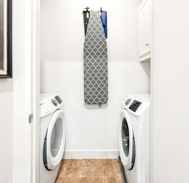 Building Photo - 548 Westcross St