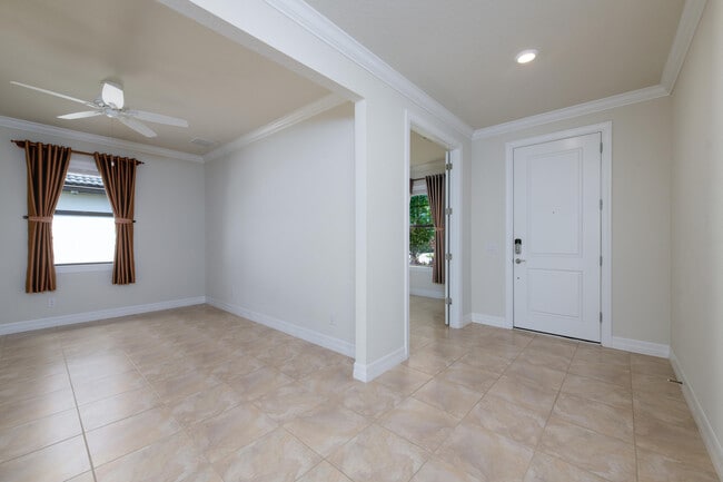 Building Photo - 739 SE Villandry Way