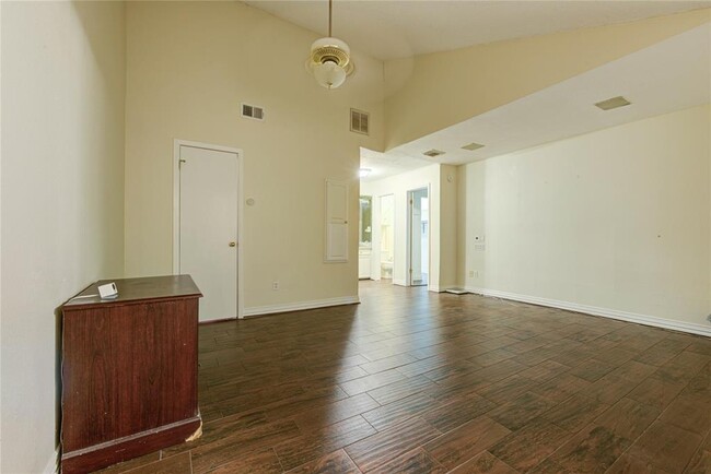 Building Photo - 10850 Kirktown Dr