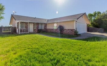 Building Photo - Recently Updated 4 Bedroom Home with RV Parking