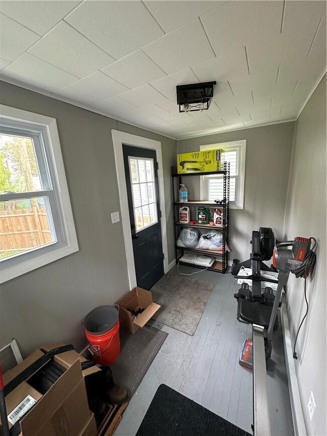 Building Photo - 1890 Clifford Ave