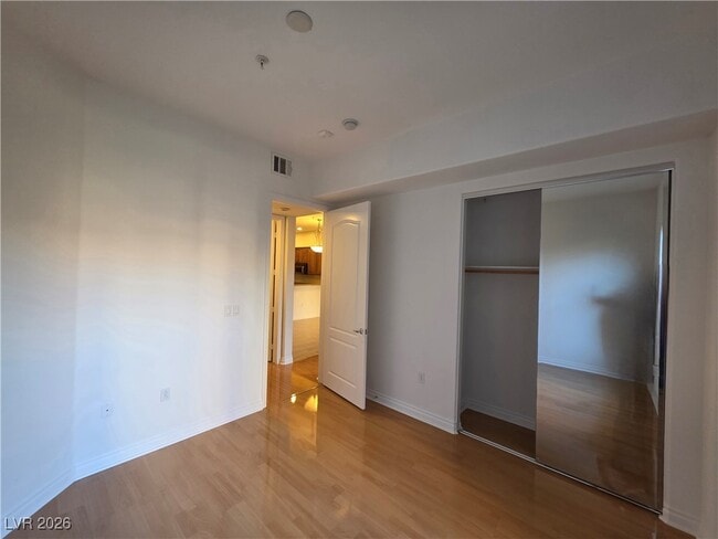 Building Photo - 62 E Serene Ave