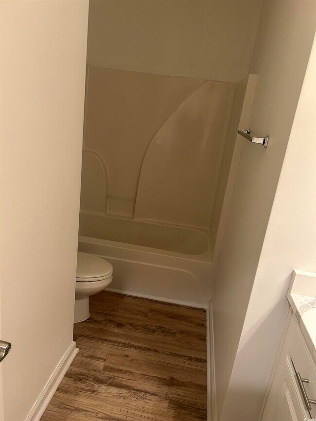 Building Photo - 4104 Pinehurst Cir