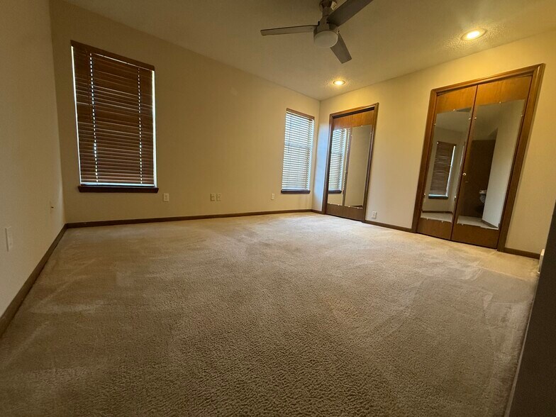 Building Photo - 1011 NW Porter Ct