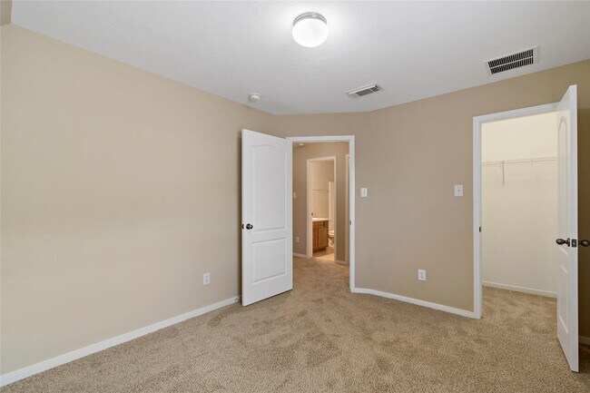 Building Photo - 2609 Hewn Rock Way