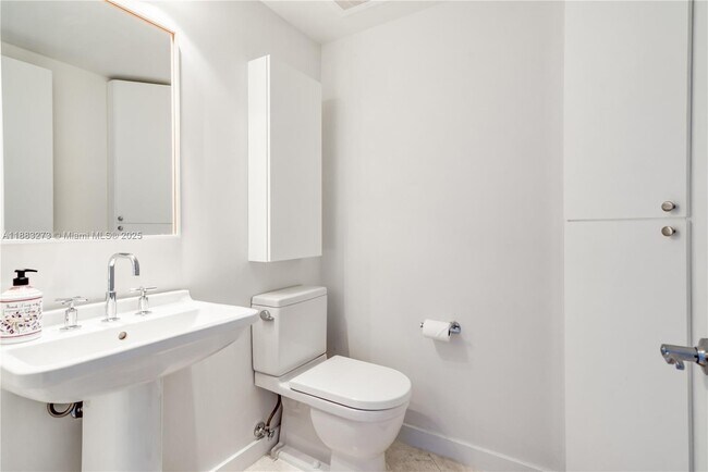 Building Photo - 185 SW 7th St