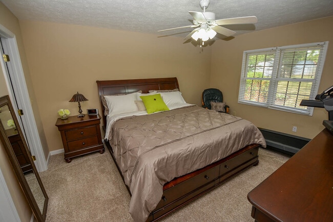 Building Photo - 808 S Silverwood Rd