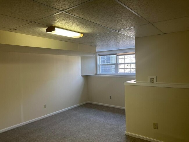 Building Photo - 892 N Waterford Ln