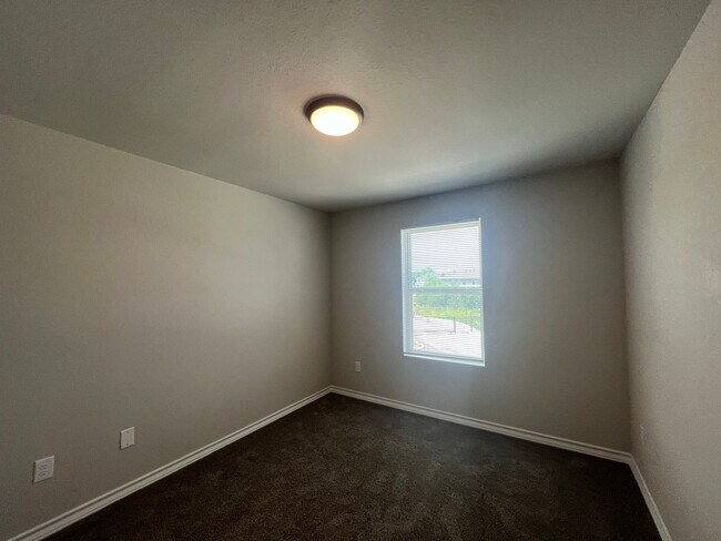 Building Photo - 6302 Luglio Ln