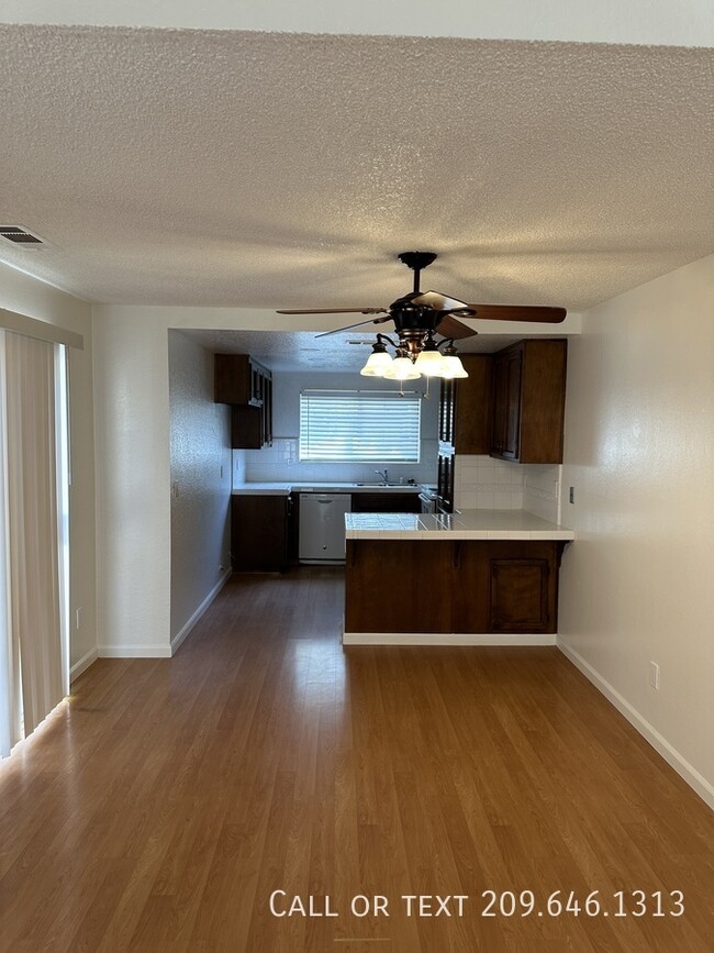 Building Photo - 541 San Vincente Ct