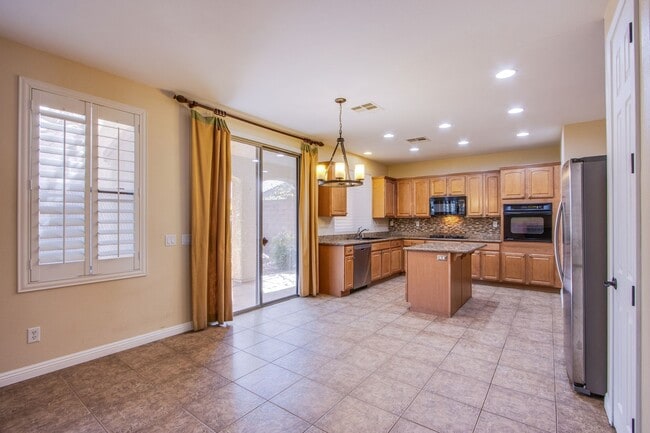Building Photo - Beautiful 4 bedroom 3 bath plus loft home in the Vistas in Summerlin!