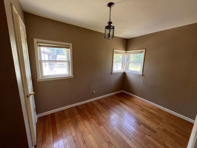 Building Photo - Beautiful 3 Bedroom Home