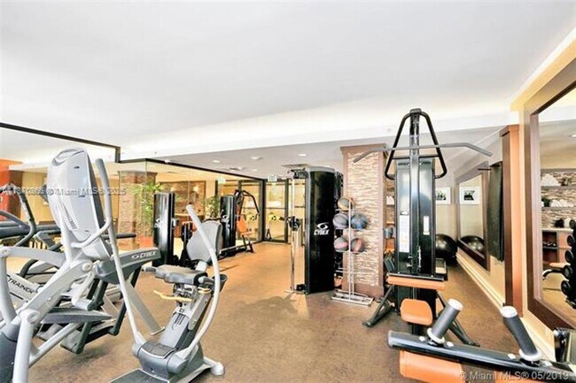 Building Photo - 2800 Island Blvd