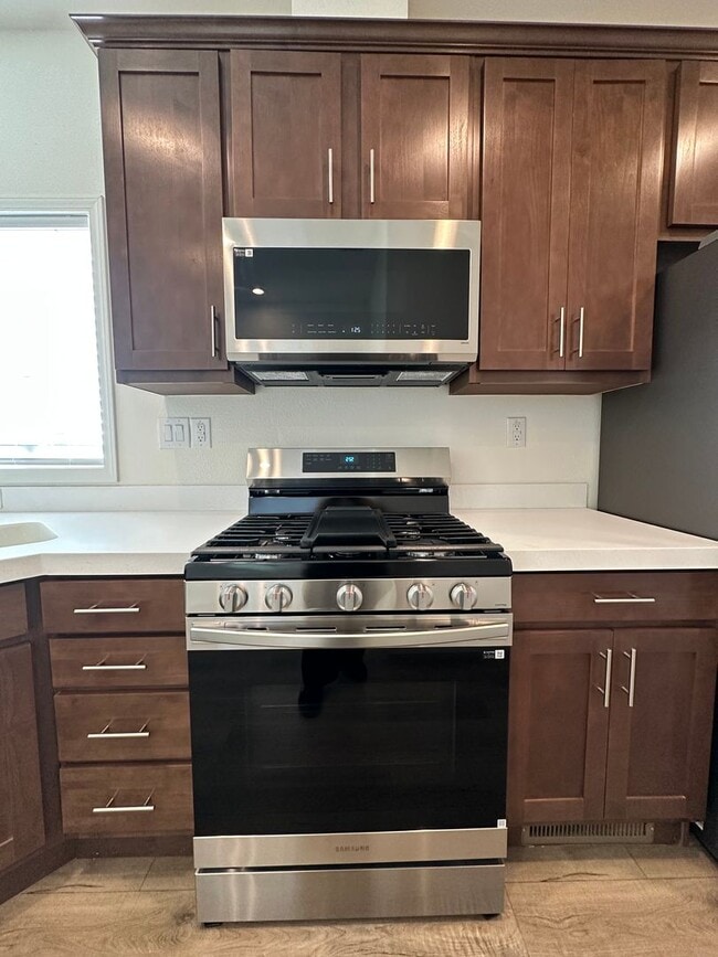 Building Photo - Rare horse property with huge workshop and dog kennels. Ready for move in