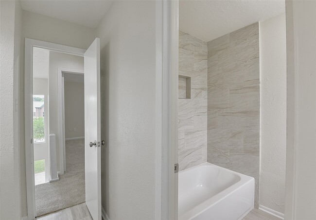 Building Photo - 122 S Diamondhead Blvd
