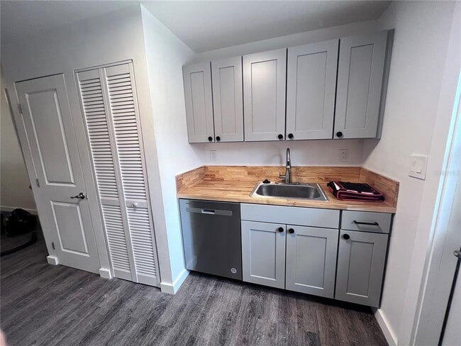 Building Photo - 2707 NW 4th Ave