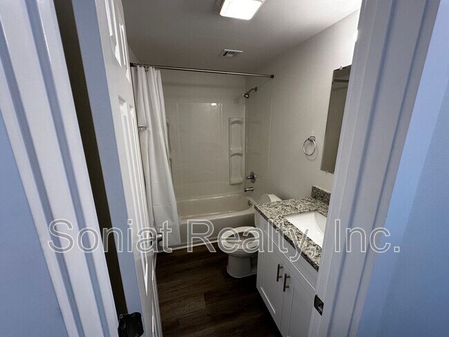 Building Photo - 3302 Nashville Ave