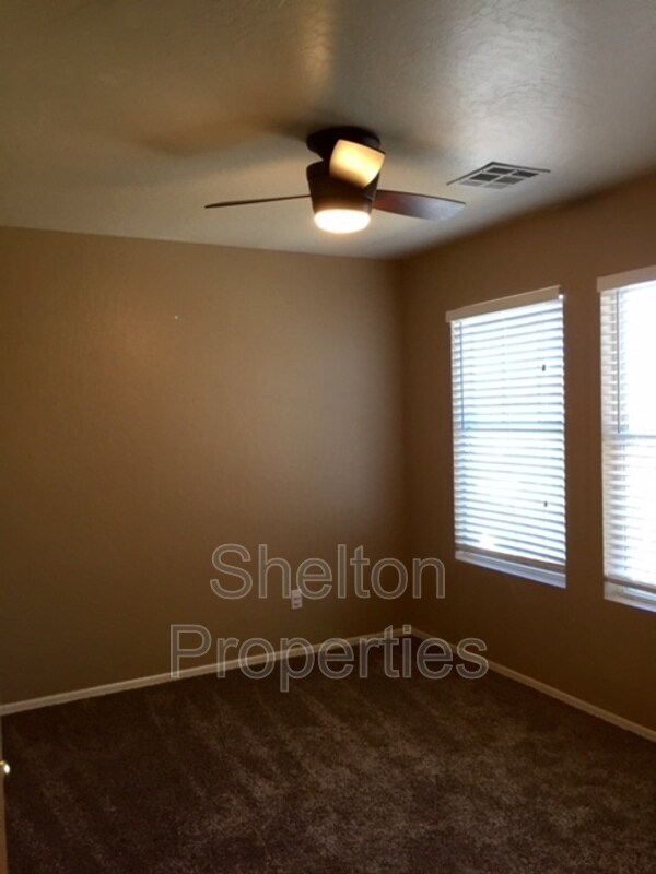 Building Photo - 14787 W Columbine Dr