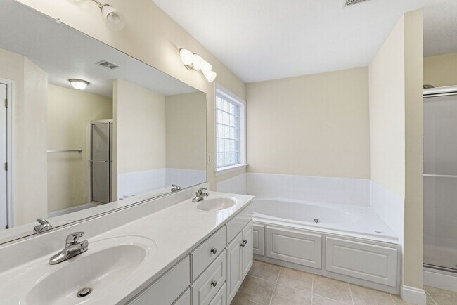 Building Photo - 330 Gardenia Dr