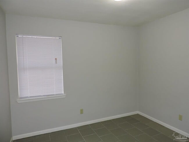 Building Photo - 130 E 9 Mile Rd