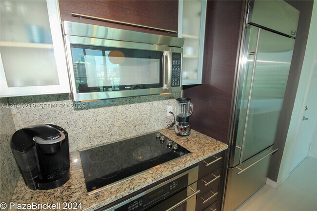 Building Photo - 950 Brickell Bay Dr