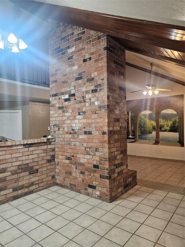 Building Photo - 4011 Alshire Dr