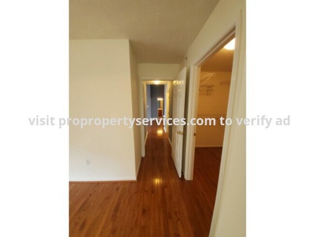 Building Photo - Beautiful Top Floor Garden Condo In Frederick