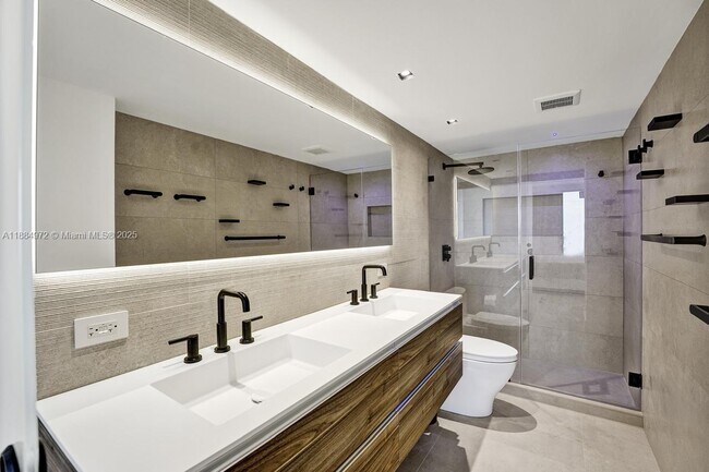 Building Photo - 5555 Collins Ave