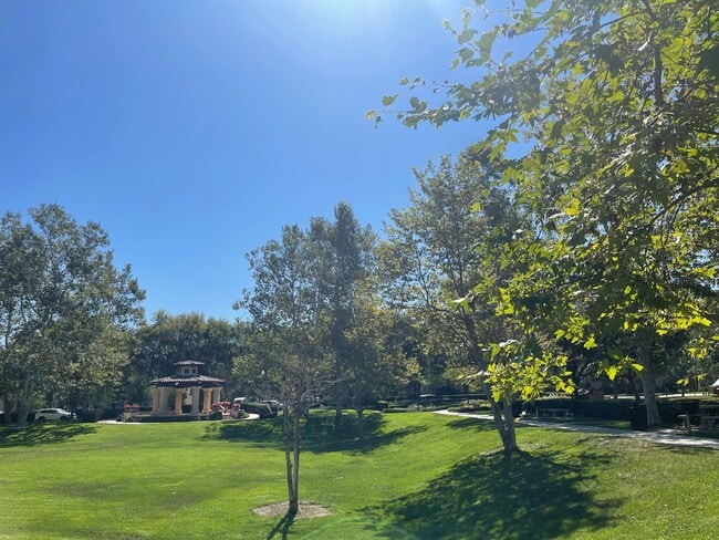 Building Photo - Beautiful detached home in Quail Hill. 2 M...
