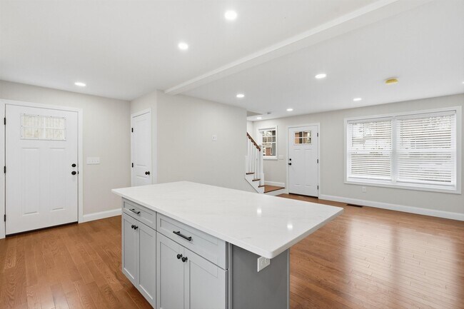 Building Photo - 24 Daytona St