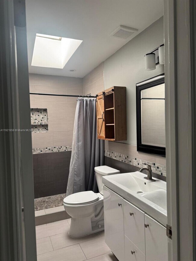 Building Photo - 1804 SW 102nd Ct