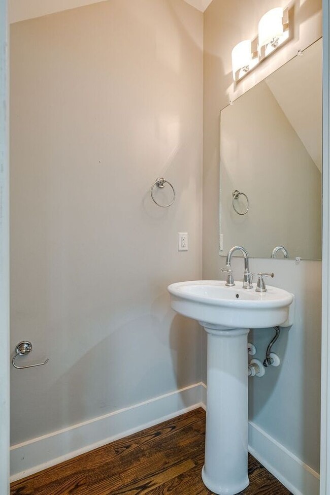 Building Photo - Beautiful build in Cleveland Park (Downtown Nashville)