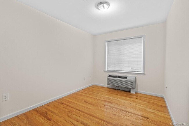 Building Photo - 160 Chatterton Ave