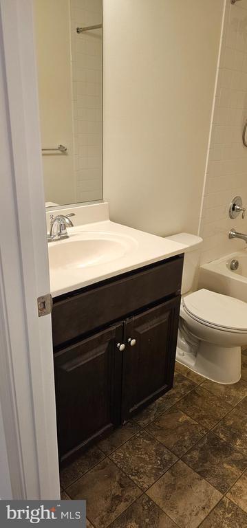 Building Photo - 156 Ironwood Ct