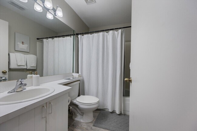 Building Photo - 2482 Bedford Mews Dr