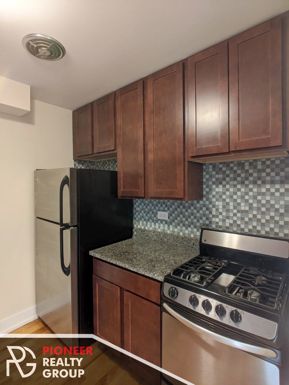 Building Photo - 557 W Arlington Pl