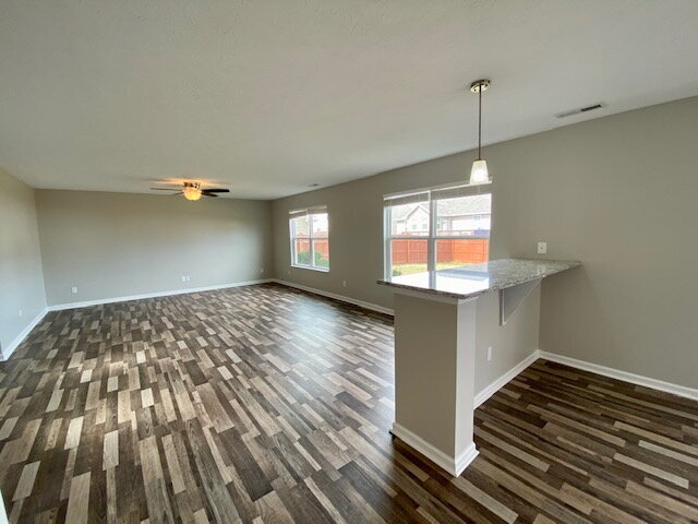 Building Photo - Fantastic 4 Bedroom, 2.5 Bath w/LOFT in Brookfield Place