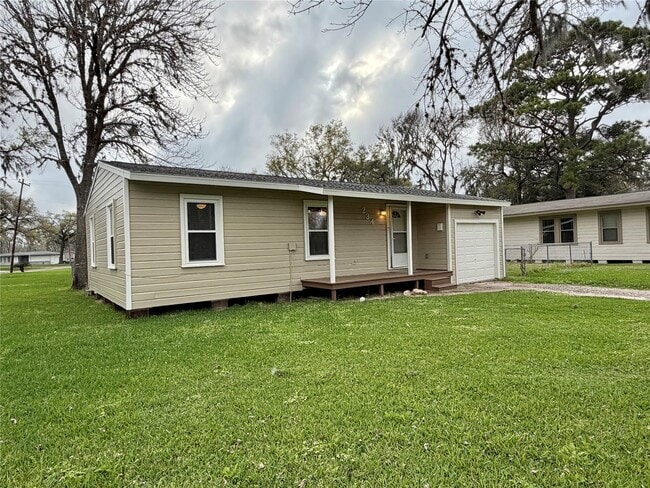 Building Photo - 234 Jasmine St