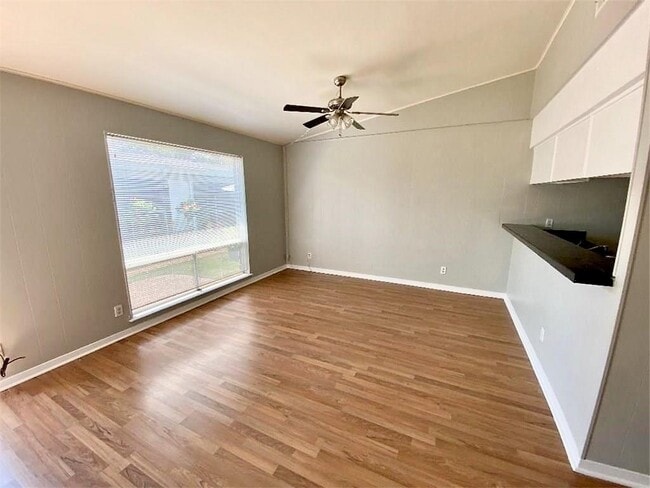 Building Photo - 614 W 51st St