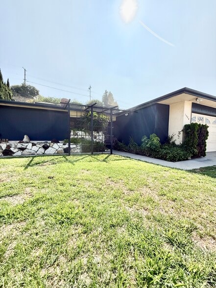 Primary Photo - 1220 Crest Vista Dr