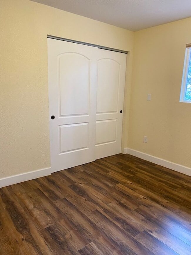 Building Photo - Pine Grove Home