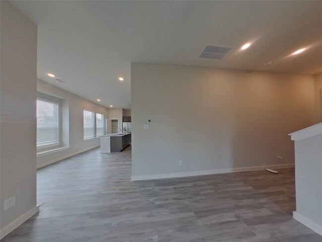 Building Photo - 9835 Willow Creek Commerce Dr
