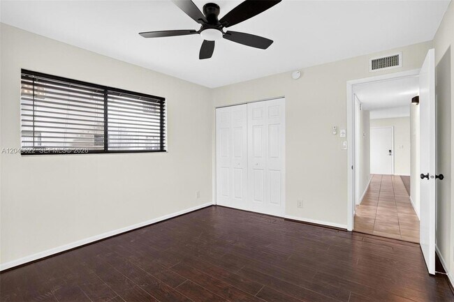 Building Photo - 9920 NW 68th Pl