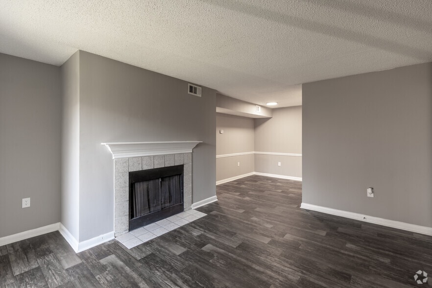 1BR, 1BA - 750SF - Living Room - zPriest Lake