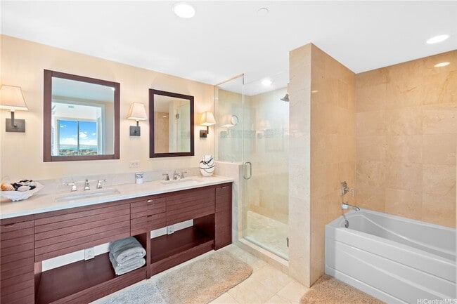 Building Photo - 1551 Ala Wai Blvd