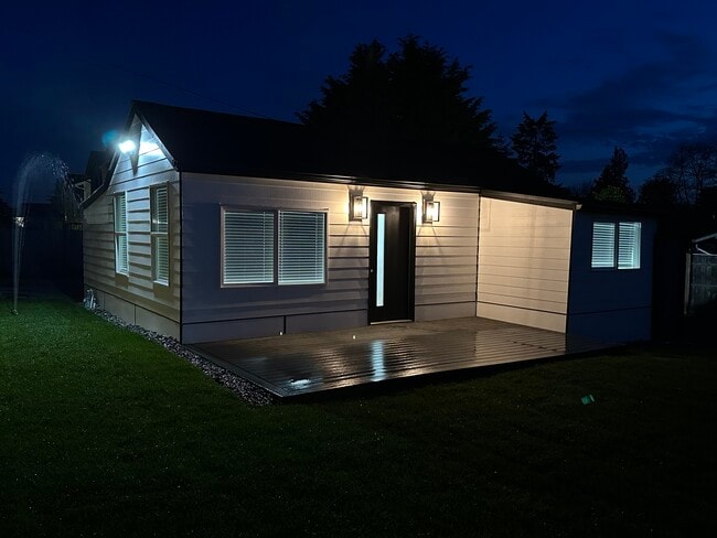 Building Photo - 1747 NE 147th St