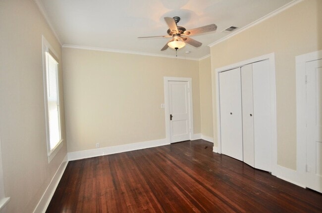 Building Photo - FOR LEASE! 3 BR - 1 BA - 1 Car Garage - 1,...