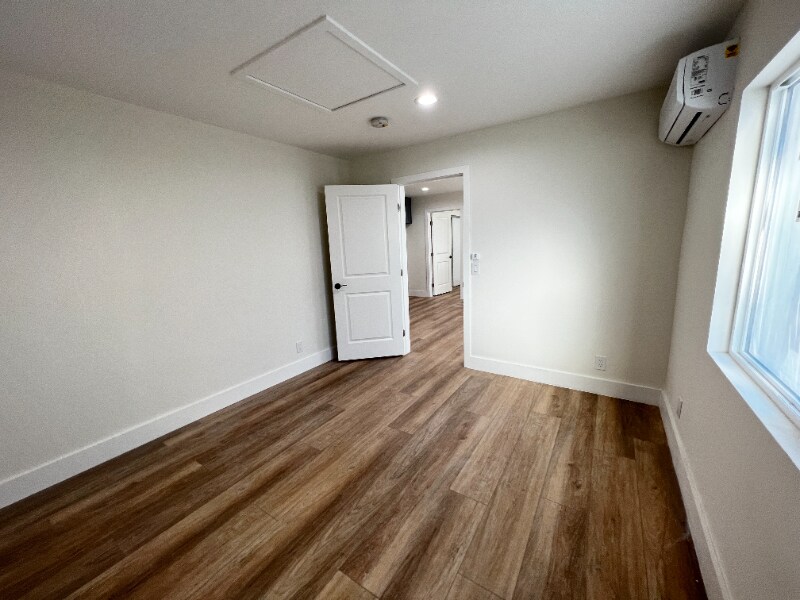 Building Photo - 8654 Vicara Dr